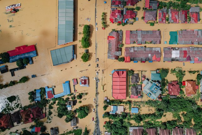 Floods, Directive 2000/60 and Framework Agreement